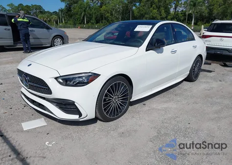 2024 Mercedes-Benz C 300 z USA, uszkodzony, nr VIN W1KAF4GB9RR205901